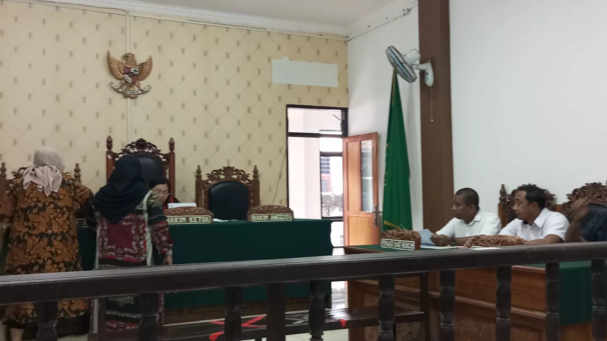 Hakim PN Kupang, Tunda Sidang Praperadilan Ade Kuswandi Karena Pemohon Tak Hadir