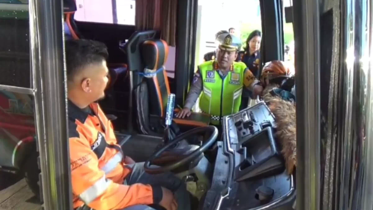 Antisipasi Kecelakaan, Ditlantas Polda NTT Ramp Check Bus Kupang–Dili dalam Operasi Keselamatan 2026