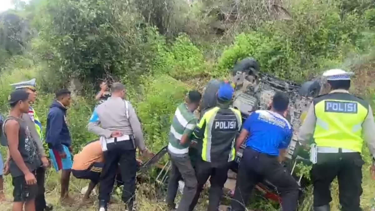 Tragedi Maut di TTS! Pikap Angkut 12 Penumpang Terbalik di Tikungan Curam , 2 Tewas di Tempat