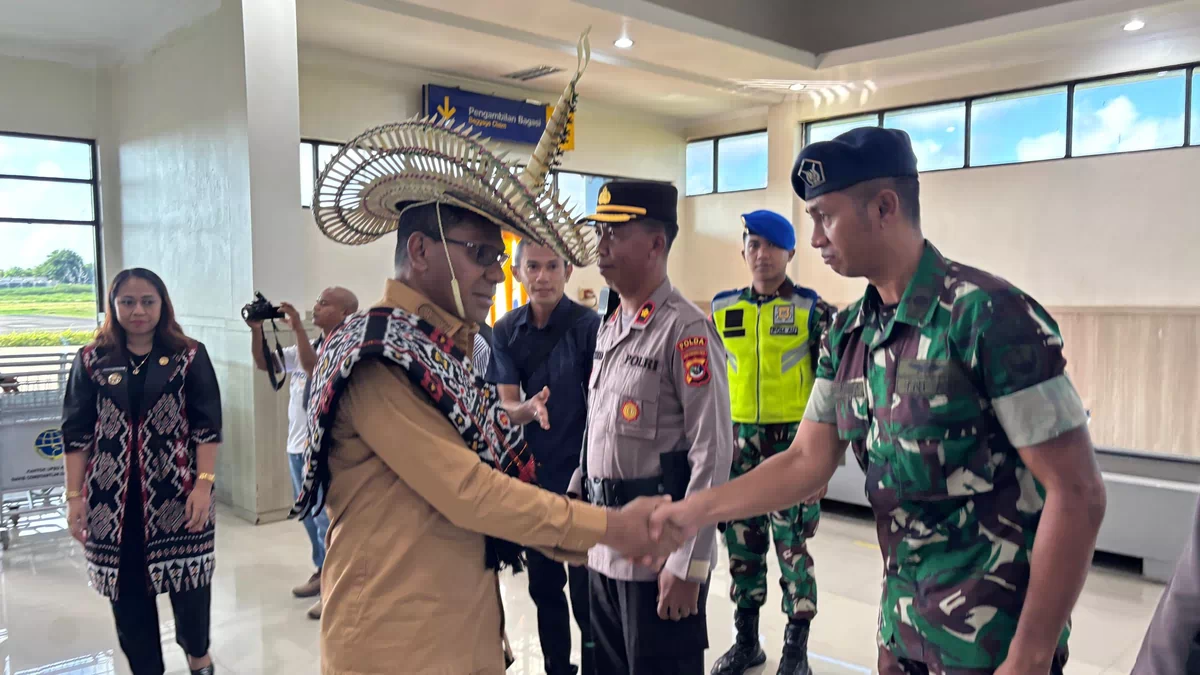 Wagub NTT Kunjungi Rote Ndao, Dorong Ekonomi Desa dan Tinjau Infrastruktur Rusak Akses Wisata