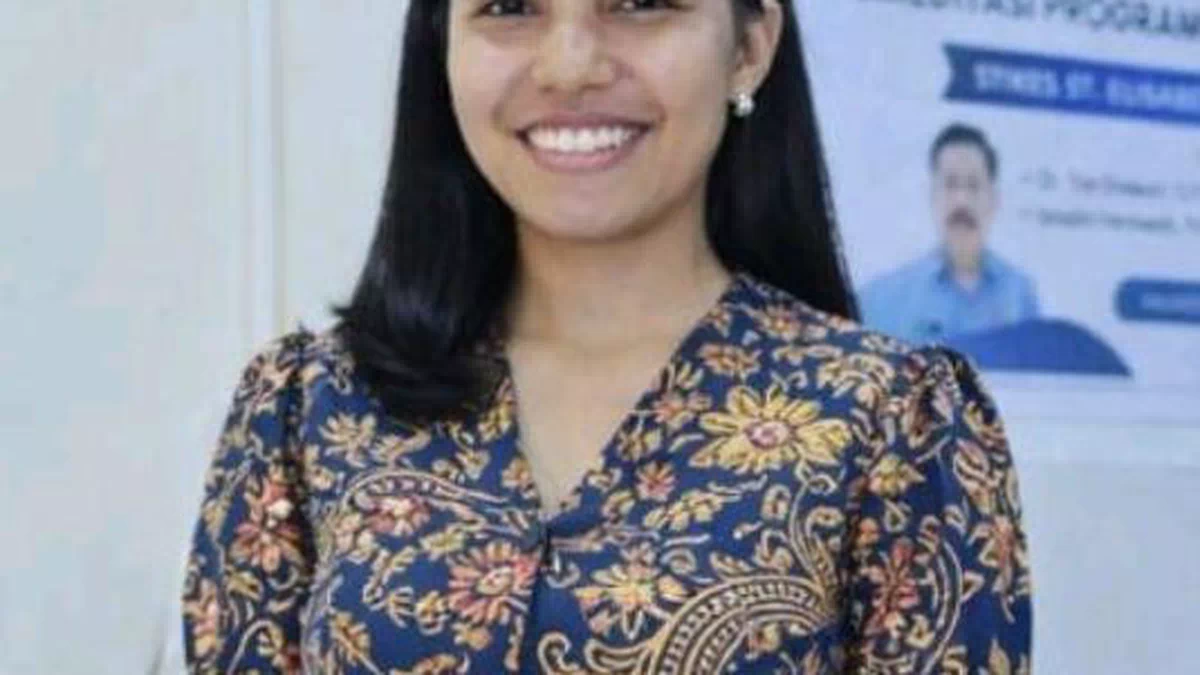 SENJA YANG MEMPERTEMUKAN