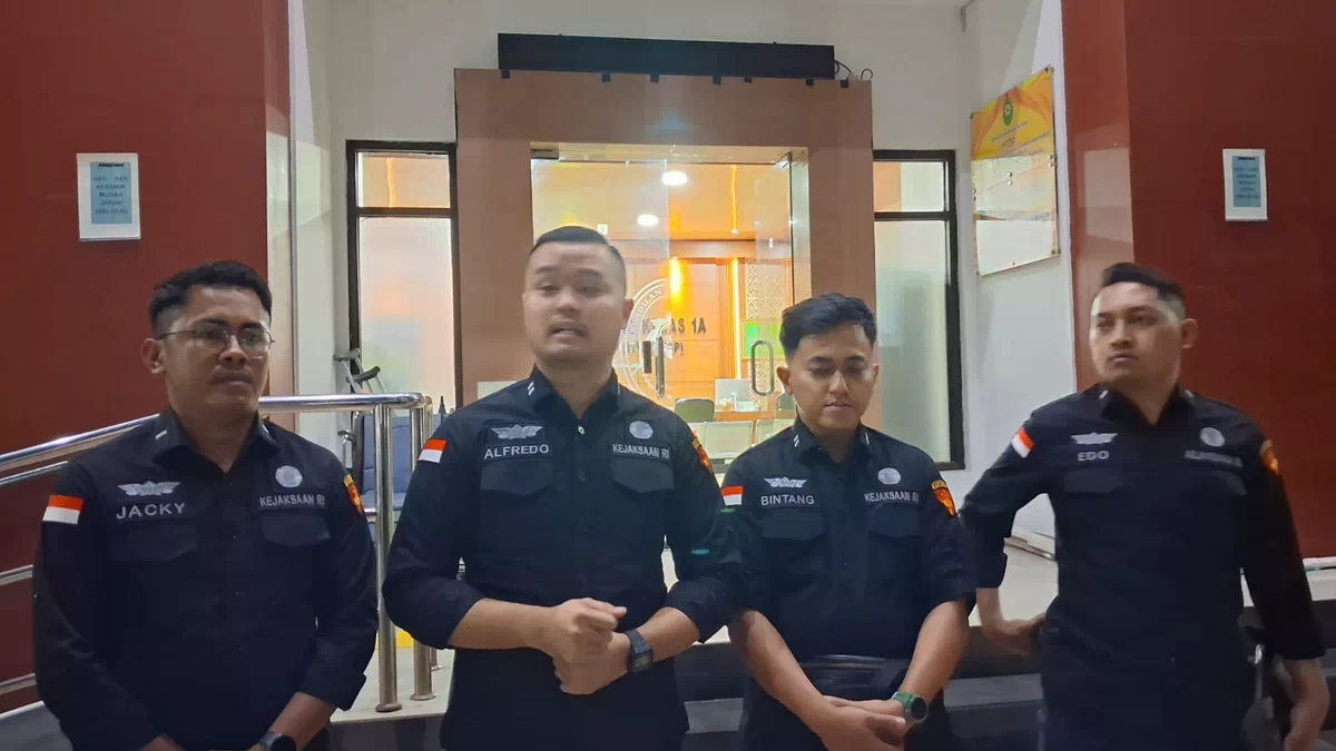 Hakim Tolak Pledoi, Roni Sonbay Divonis 5,6Tahun Penjara di Kasus Korupsi Proyek Sekolah Rp5,8 Miliar