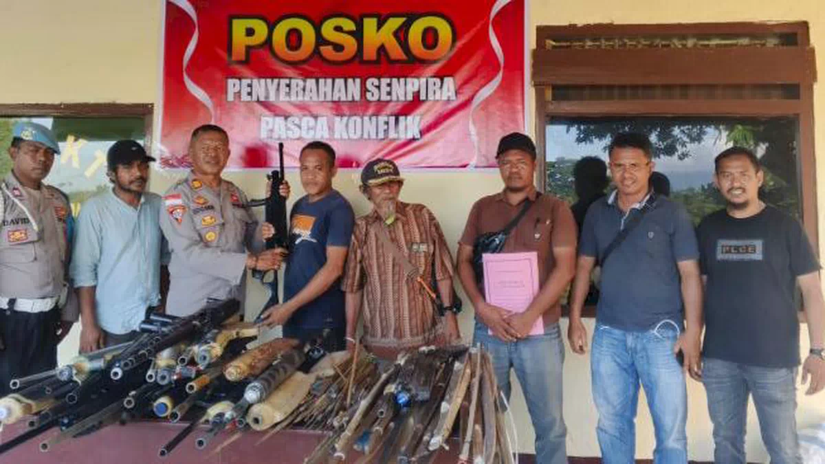 Ratusan Senpi Rakitan dan Sajam Diserahkan Warga Adonara Timur, Polisi Bukti Komitmen Jaga Perdamaian