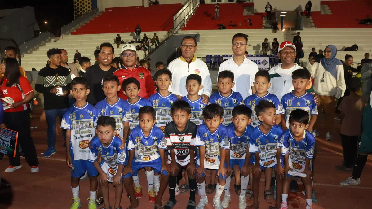 Tutup Piala Tidar U-10 dan U-12, Wagub Johni Asadoma Optimistis NTT Cetak Bintang Sepak Bola Masa Depan