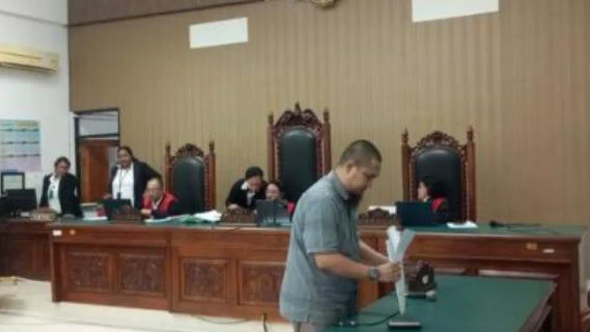 Sidang Pledoi,Terdakwa Ade Kuswandi Minta Dibebaskan, George Nakmofa Sebut Jaksa Gagal Buktikan Dakwaan