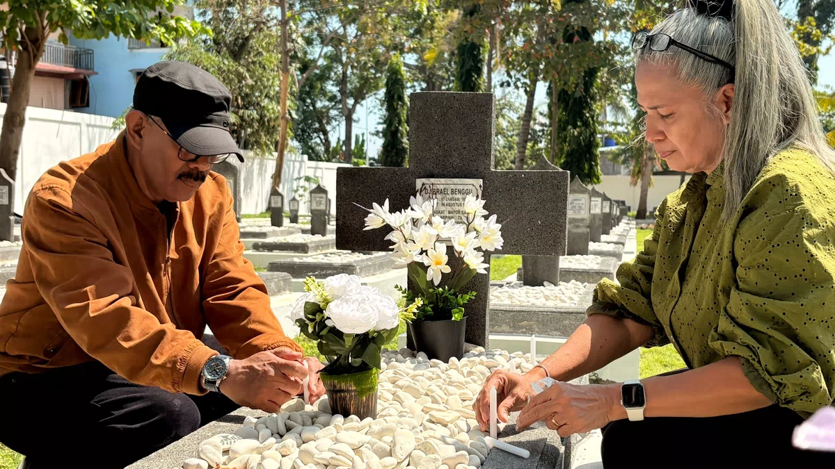 Komisaris PT PLN Icon Plus Ziarah ke Makam Ayahnya di TMP Seroja di Dili