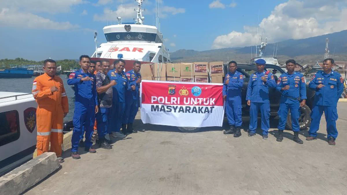 Polri Salurkan 100 Dos Sembako ke Pulau Pemana, Bantuan Korban Gempa Dikirim Lewat Jalur Laut