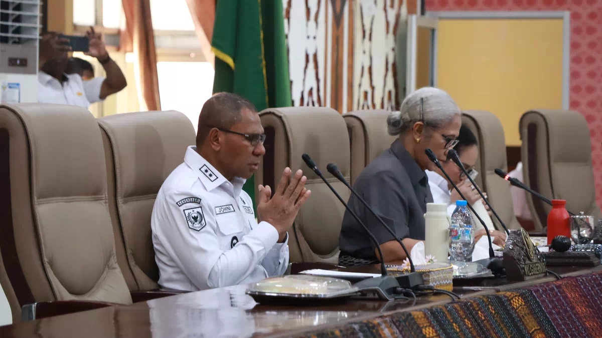 Hadiri Paripurna DPRD NTT, Wagub Johni Asadoma Dorong Regulasi untuk Kepentingan Masyarakat