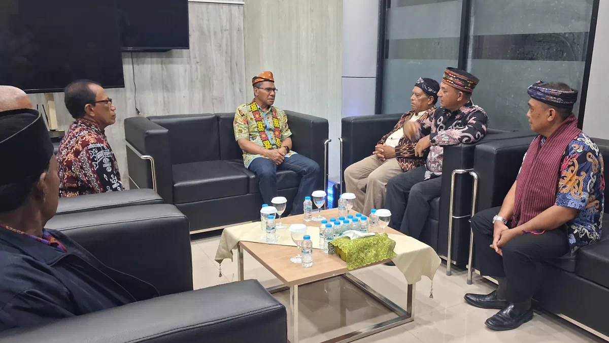 Disambut Tarian Adat Alor, Wagub NTT Johni Asadoma Silaturahmi dengan Diaspora di Tarakan