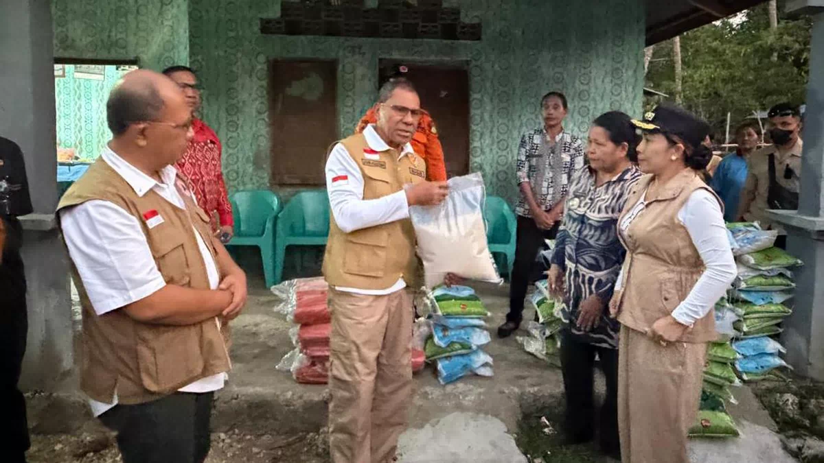 Wagub NTT Johni Asadoma Tinjau Korban Gempa Sumba, Pemprov Salurkan 3,8 Ton Beras dan 100 Tenda