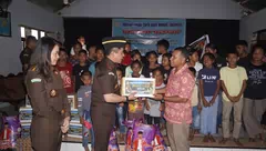 Kejati NTT Gelar Kunjungan Kasih ke Tiga Panti Asuhan Sambut Natal 2025