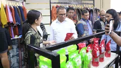 Wagub Johni Asadoma Resmikan NTT Mart di Sumba Timur, Dorong Hilirisasi dan Penguatan UMKM Lokal