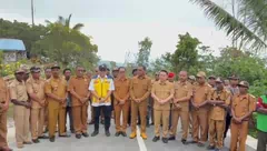 Kunjungi Alor, Wagub Johni Tinjau Jalan Bukapiting– Apui,Dorong Pembangunan Dilanjutkan Hingga 20 Km