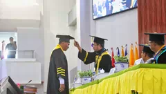 Wagub NTT Johni Asadoma Resmi Bergelar Doktor Ilmu Administrasi, Raih IPK 3,95 di Undana