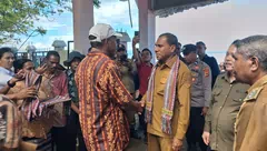 48 Tahun Menanti, Wagub NTT Johni Asadoma Tembus Medan Ekstrem Demi Rakyat, Temui Warga Pureman