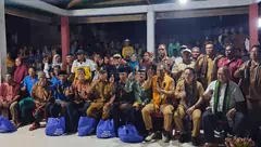 Perdana, Wagub NTT Johni Asadoma Kunjungi Pulau Treweng, Warga Terharu, Masalah Air dan Listrik Siap Diatasi