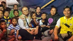 Bunda Vero Asadoma Turun ke Cibal, Salurkan Bantuan Gempa dan Bangkitkan Semangat Anak-Anak